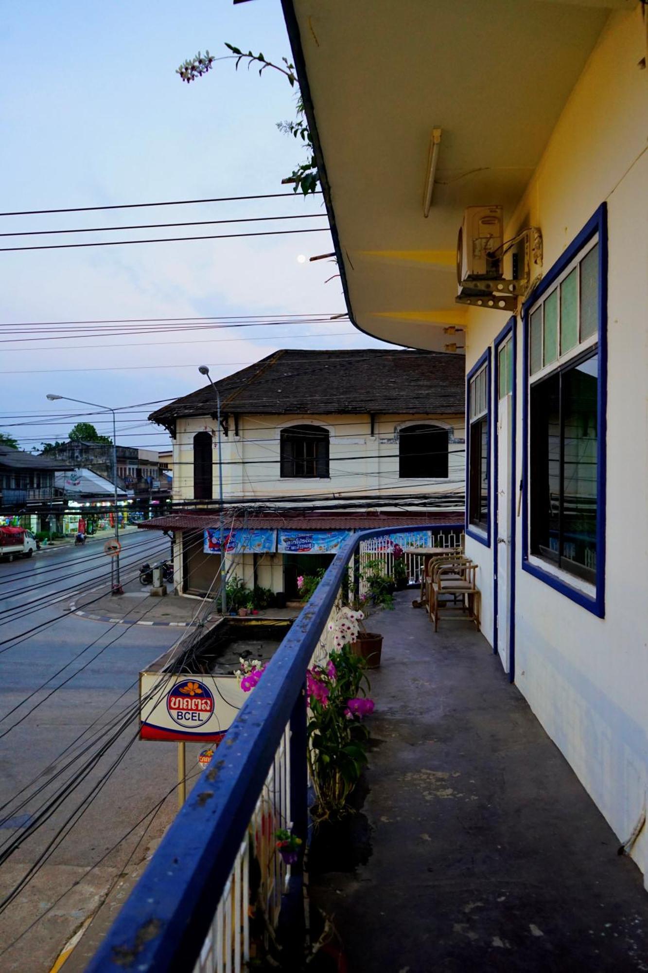 Kfg Guesthouse Thakhek Exterior photo