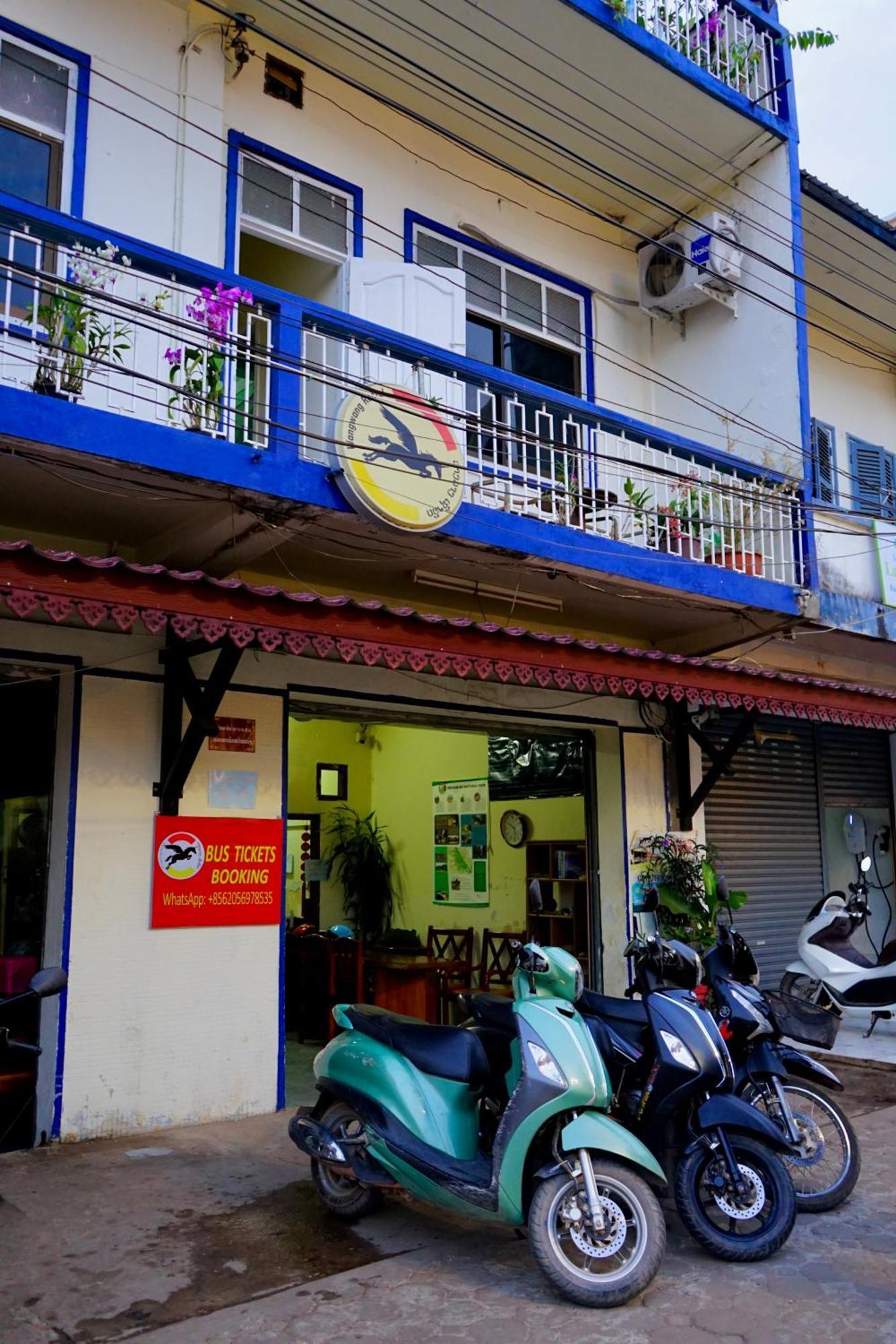 Kfg Guesthouse Thakhek Exterior photo